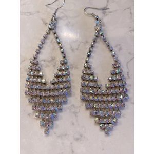 Beautiful earrings for a special occasion. Good condition.